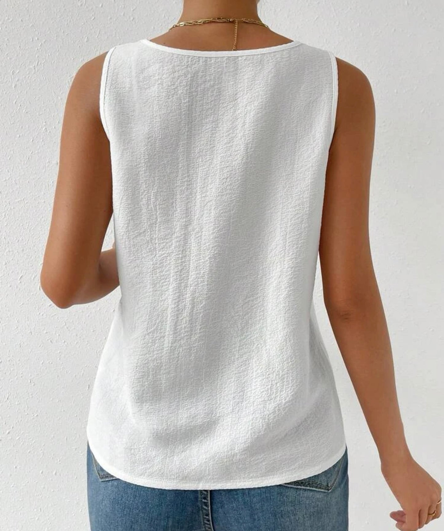 Blusa con bordado.