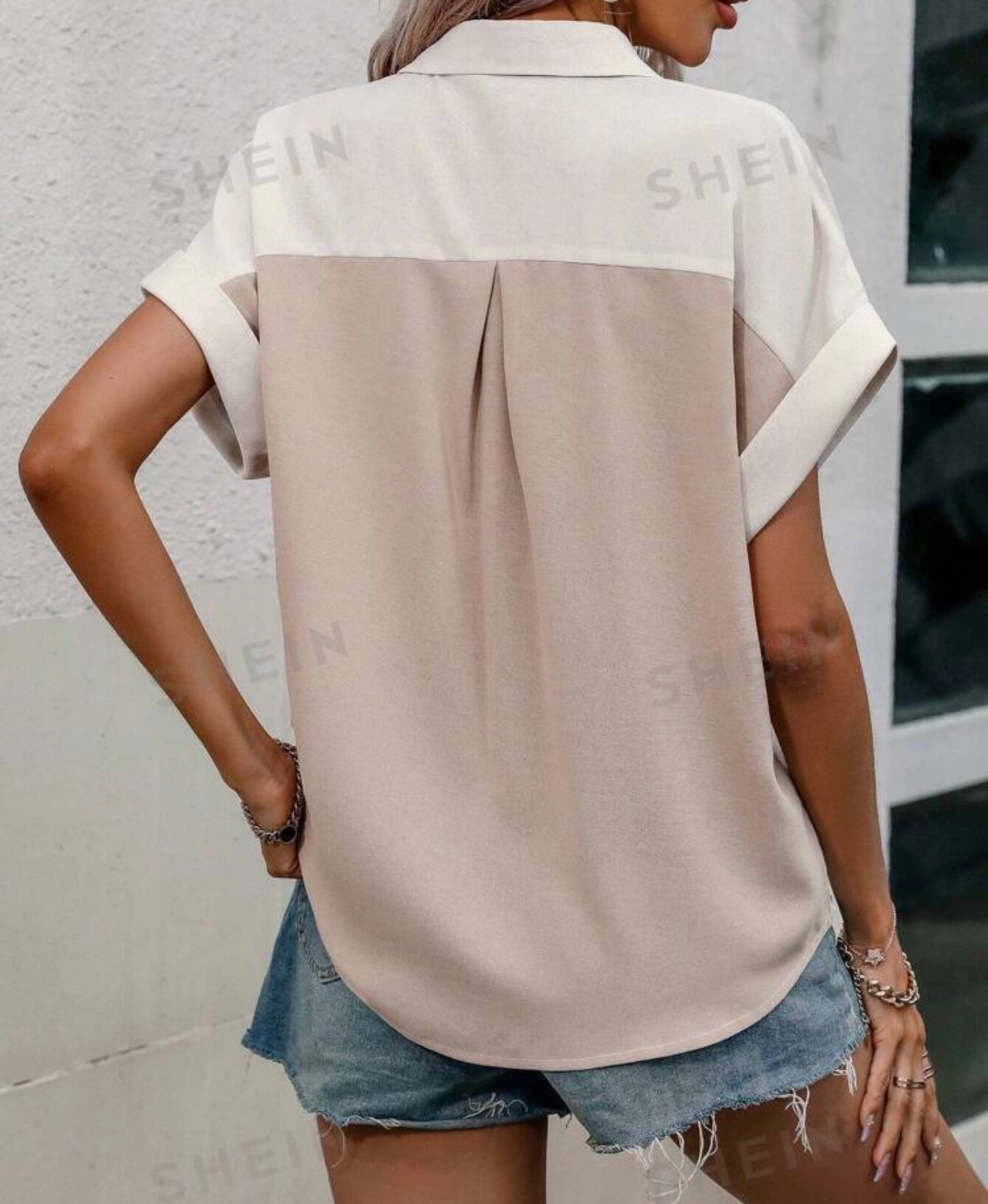 Blusa con bolsillo.